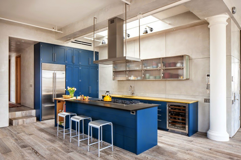 błękitne fronty szafek kuchennych, inspiracje wnętrza