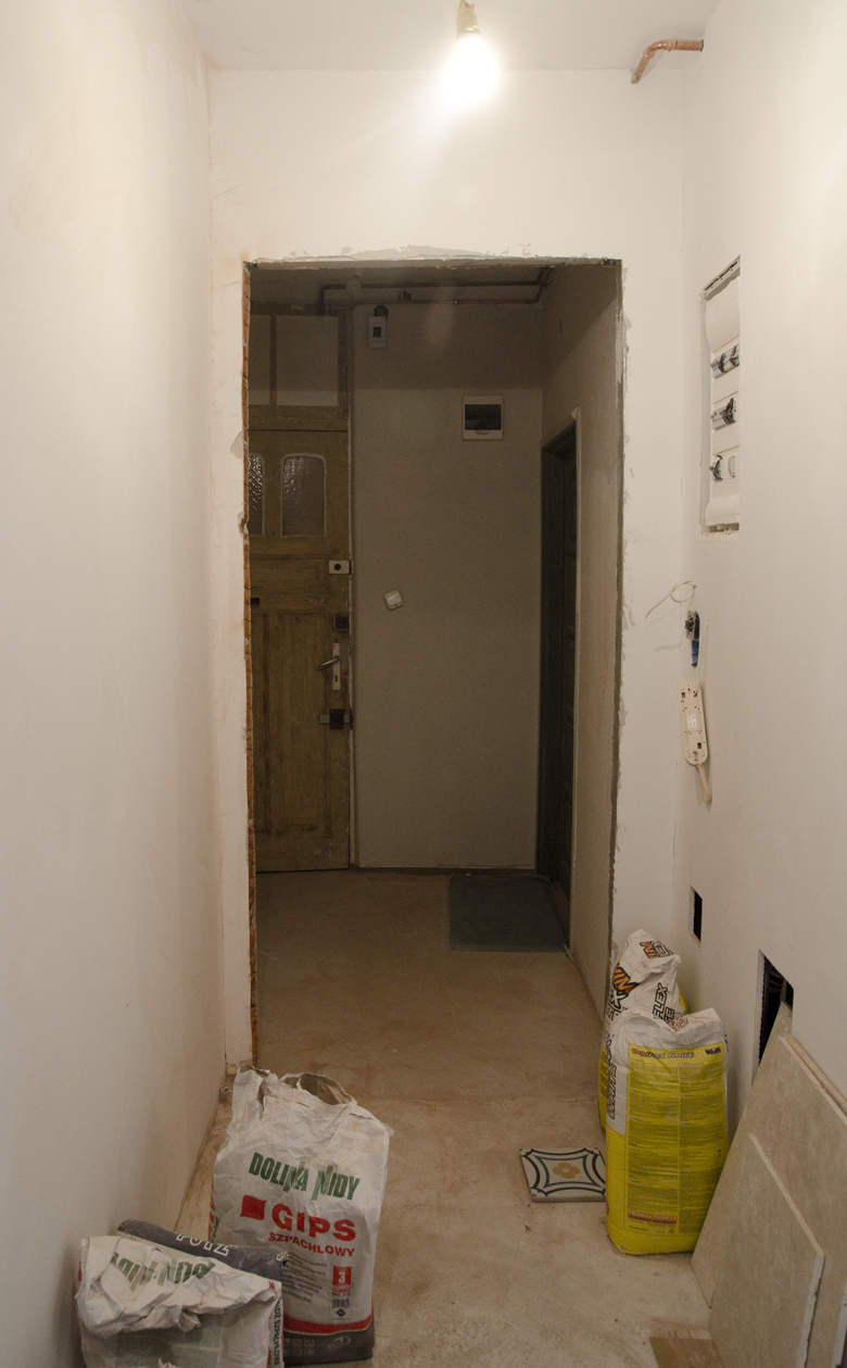 Remont mieszkania na poddaszu w kamienicy - przedpokój i strefa wejściowa