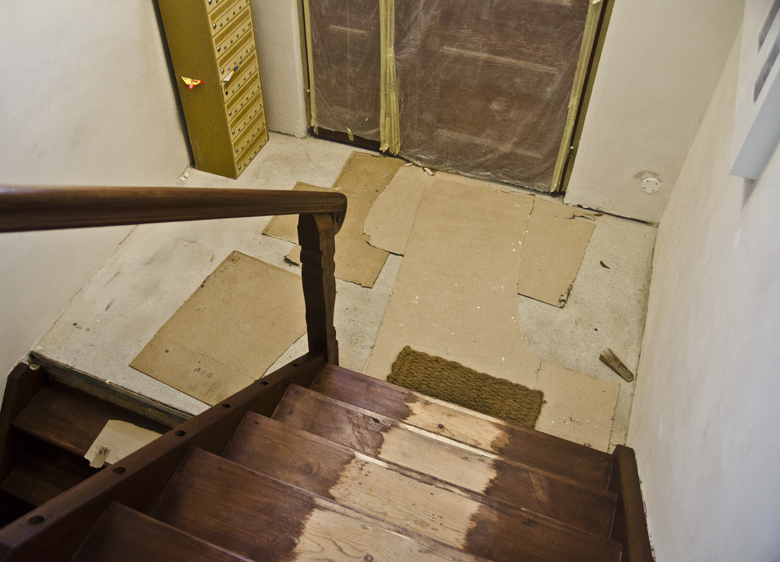 Zdjęcia z remontu klatki schodowej w kamienicy