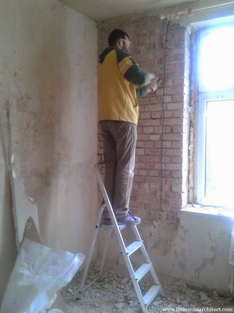 Jak odkryć i oczyścić ścianę z cegły